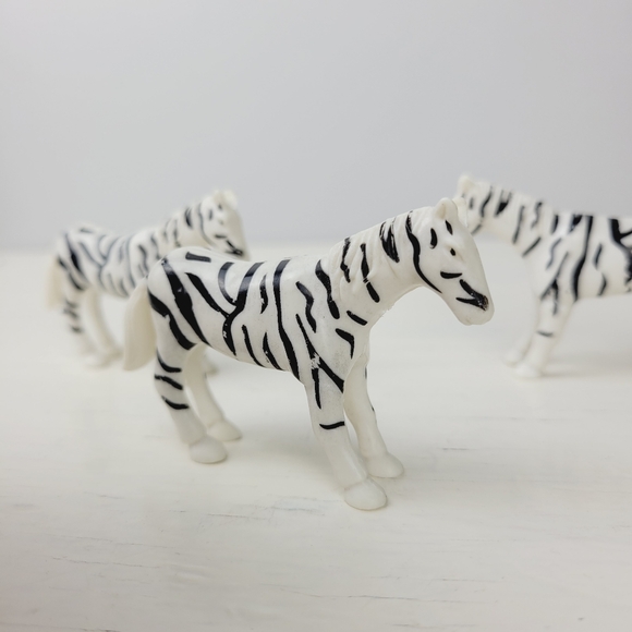 Vintage Zoo Animals Play Set Zebra Giraffe Camel Rhino Donkey made in  Hong Kong - Picture 3 of 16